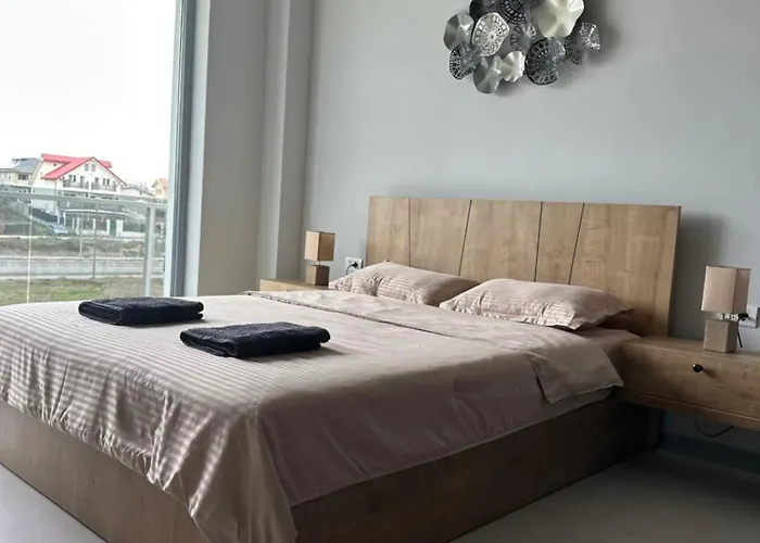 Alex Mnl Lux Mamaia *