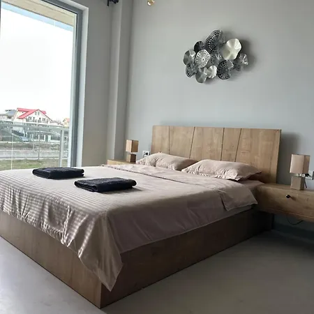 Alex Mnl Lux Mamaia 12 *