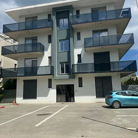 Alex Mnl Lux Mamaia 12 *